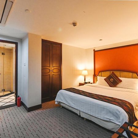 Royal Plaza Hotel Guangzhou Exterior foto