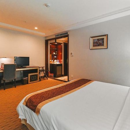 Royal Plaza Hotel Guangzhou Exterior foto