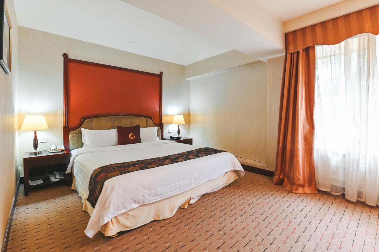 Royal Plaza Hotel Guangzhou Exterior foto