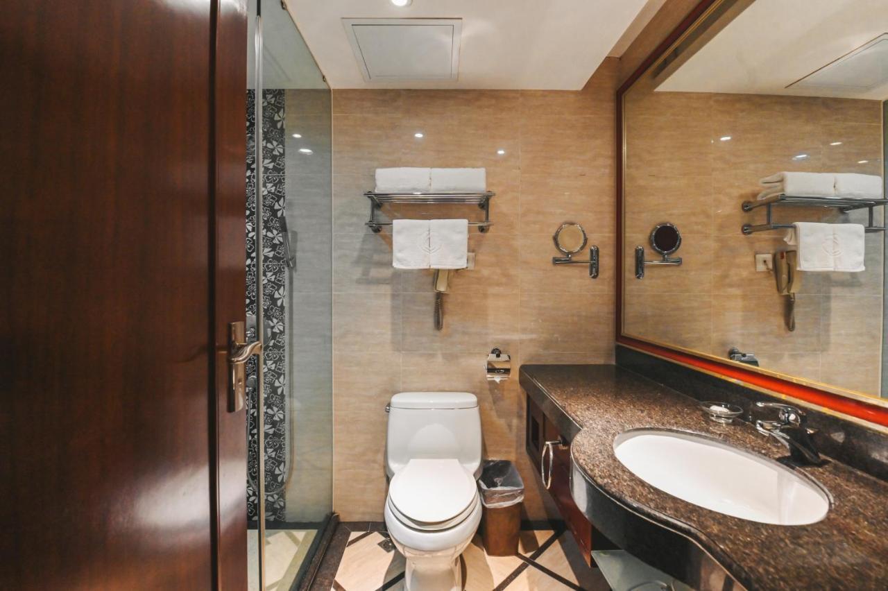 Royal Plaza Hotel Guangzhou Exterior foto