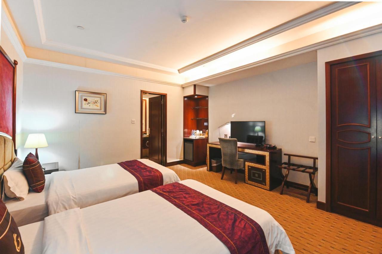 Royal Plaza Hotel Guangzhou Exterior foto