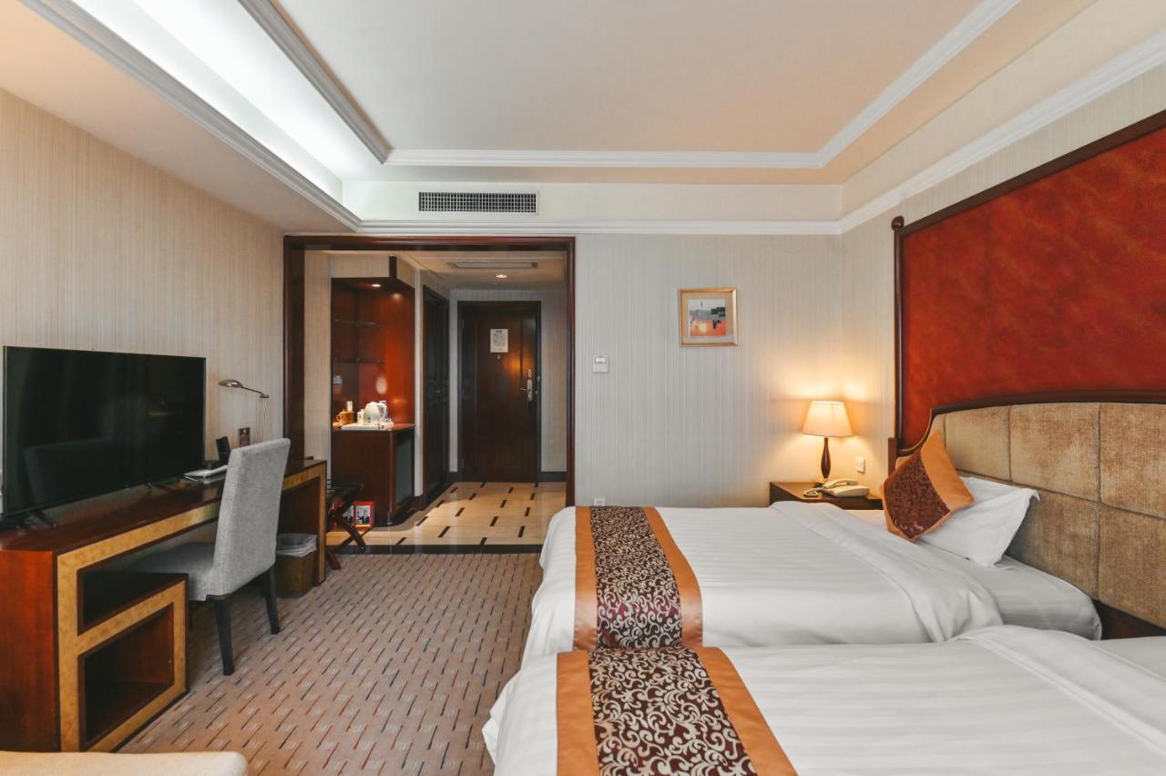 Royal Plaza Hotel Guangzhou Exterior foto
