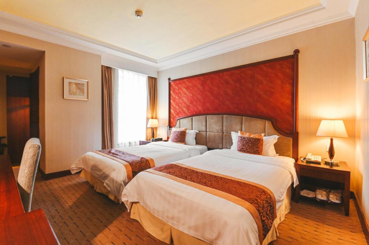 Royal Plaza Hotel Guangzhou Exterior foto
