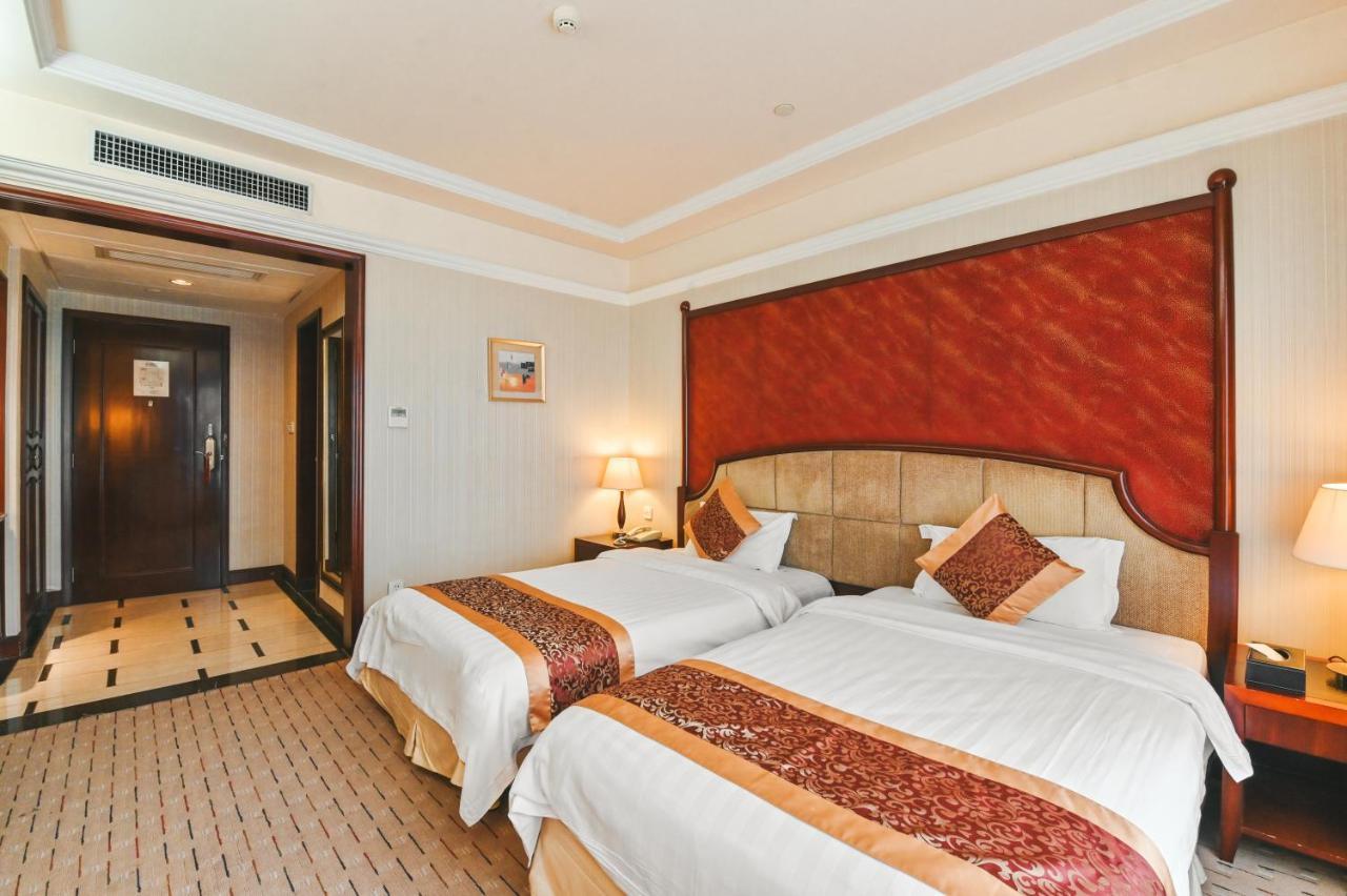 Royal Plaza Hotel Guangzhou Exterior foto
