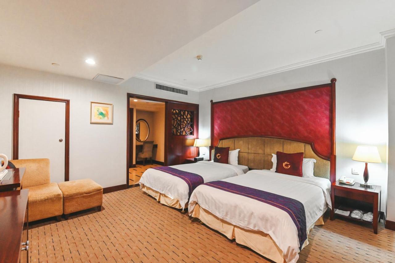 Royal Plaza Hotel Guangzhou Exterior foto