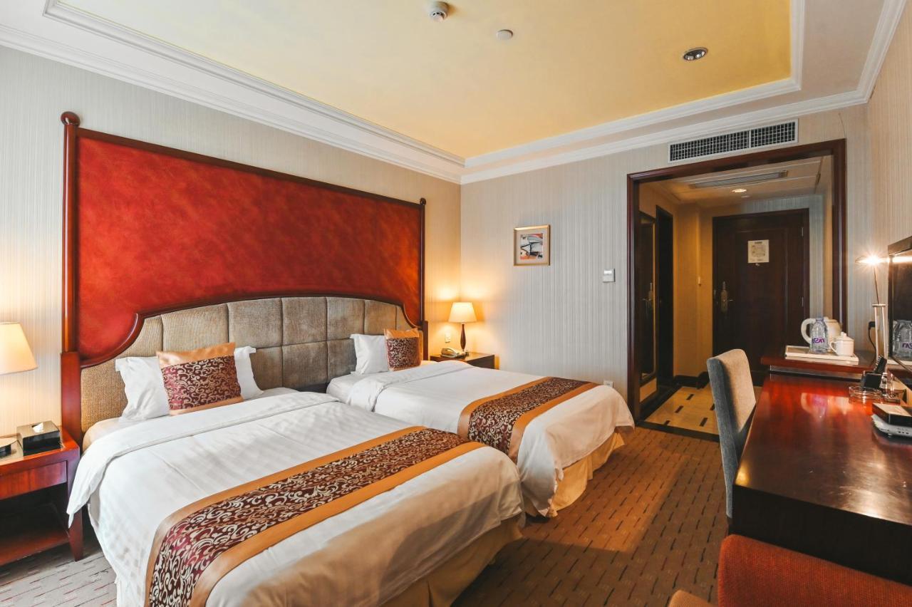 Royal Plaza Hotel Guangzhou Exterior foto