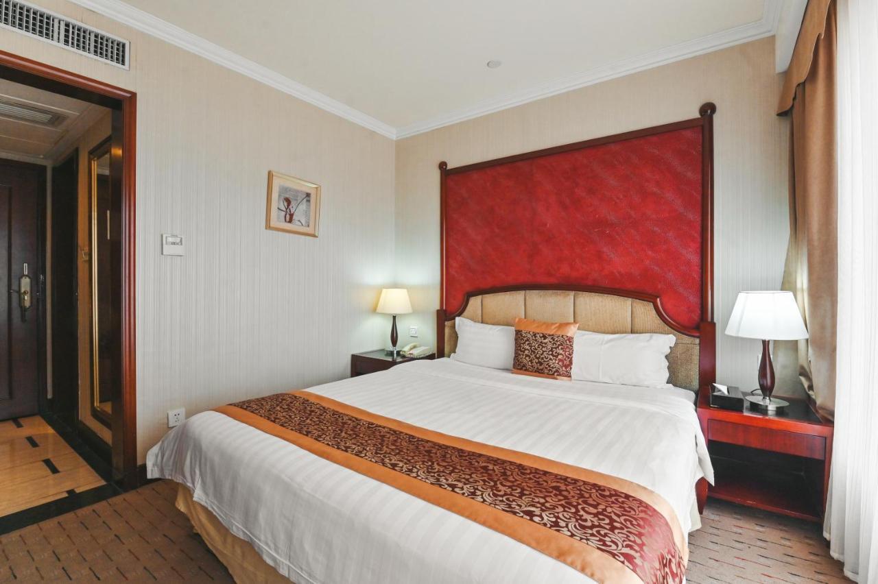 Royal Plaza Hotel Guangzhou Exterior foto