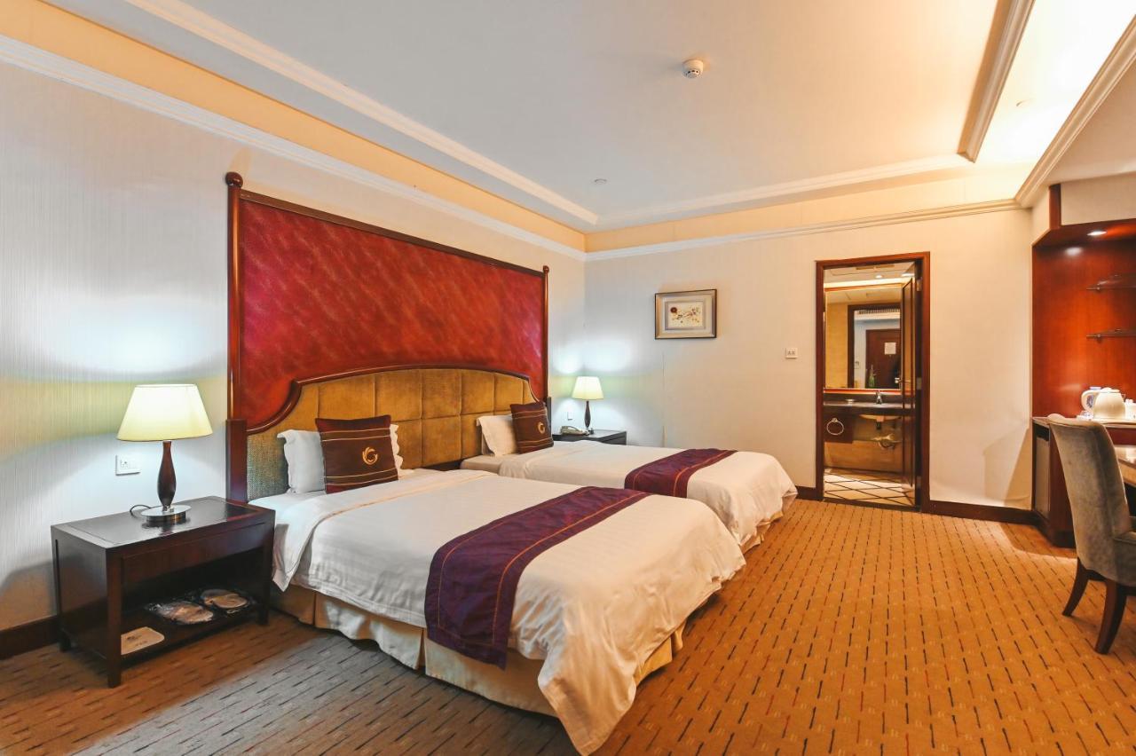 Royal Plaza Hotel Guangzhou Exterior foto
