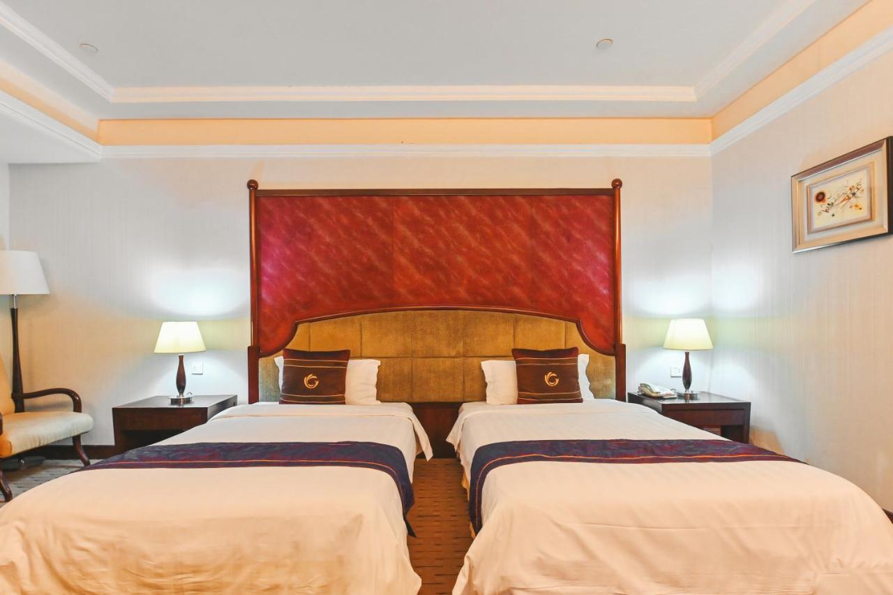 Royal Plaza Hotel Guangzhou Exterior foto
