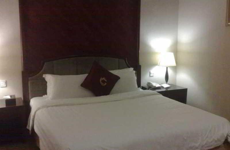 Royal Plaza Hotel Guangzhou Exterior foto